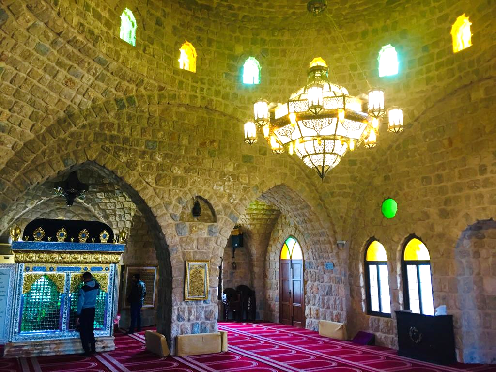 Maqam “prophet” Sari